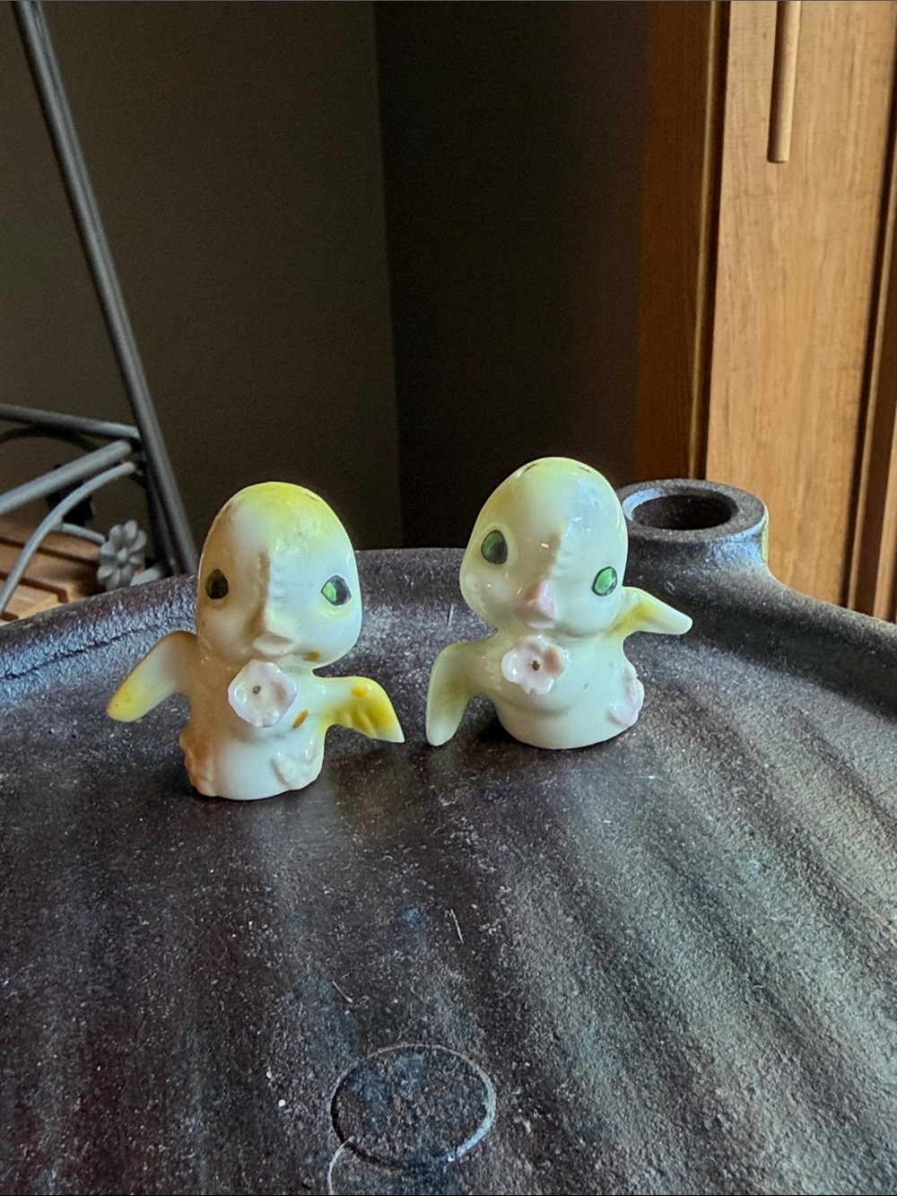 Vtg Mini Ceramic Chicks Salt and Pepper Set
